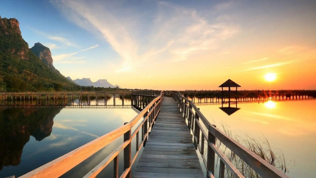 必威集团：室内健身操男搞笑